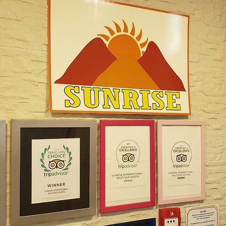 Sunrise International - Boutique Hostel Kowloon  Bagian luar foto